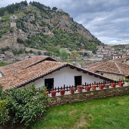 Romeo'S Guest House Berat Exterior foto