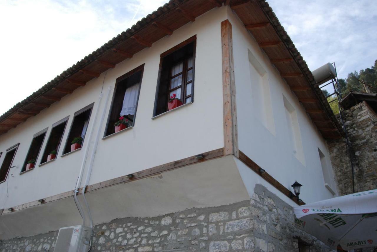 Romeo'S Guest House Berat Exterior foto